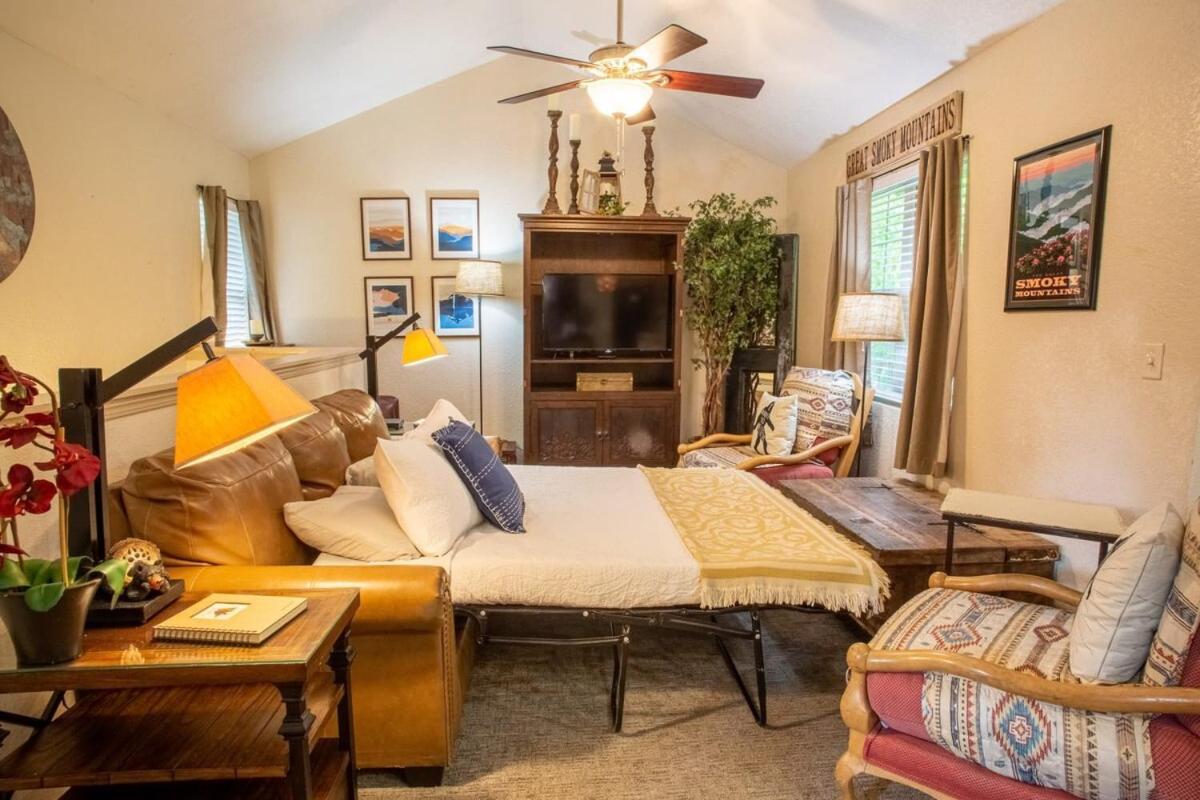 Cabin C In The Gatlinburg Art & Craft Community 외부 사진
